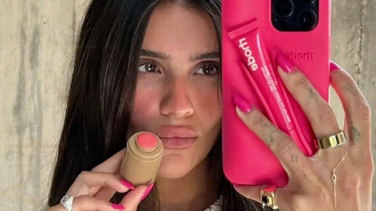 5 главных аксессуаров лета 2018, которыми одержимы все звезды Instagram, на фото
				